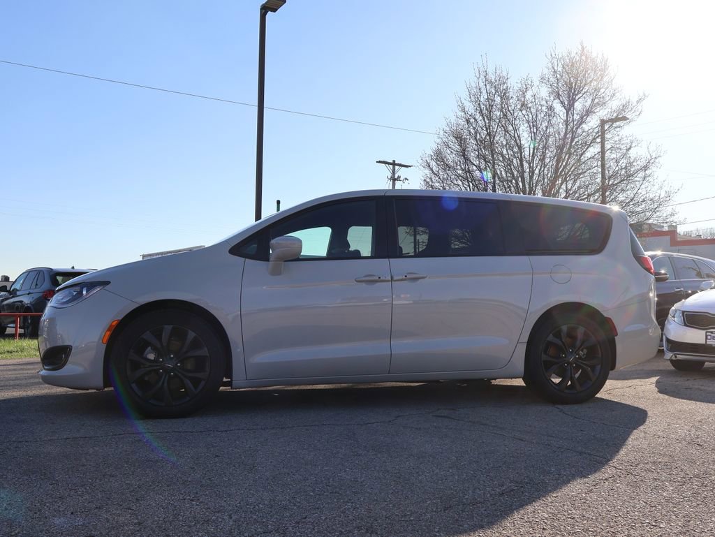 Used 2020 Chrysler Pacifica Touring w/ S Appearance Package image 5