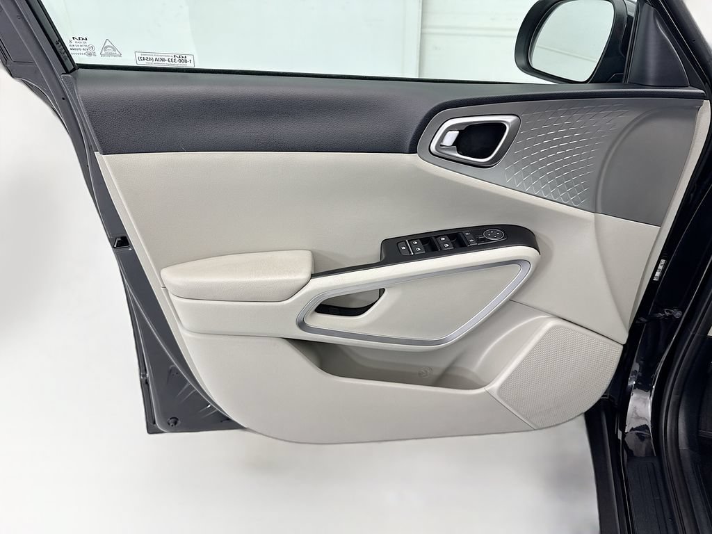 Used 2023 Kia Soul LX FWD image 22