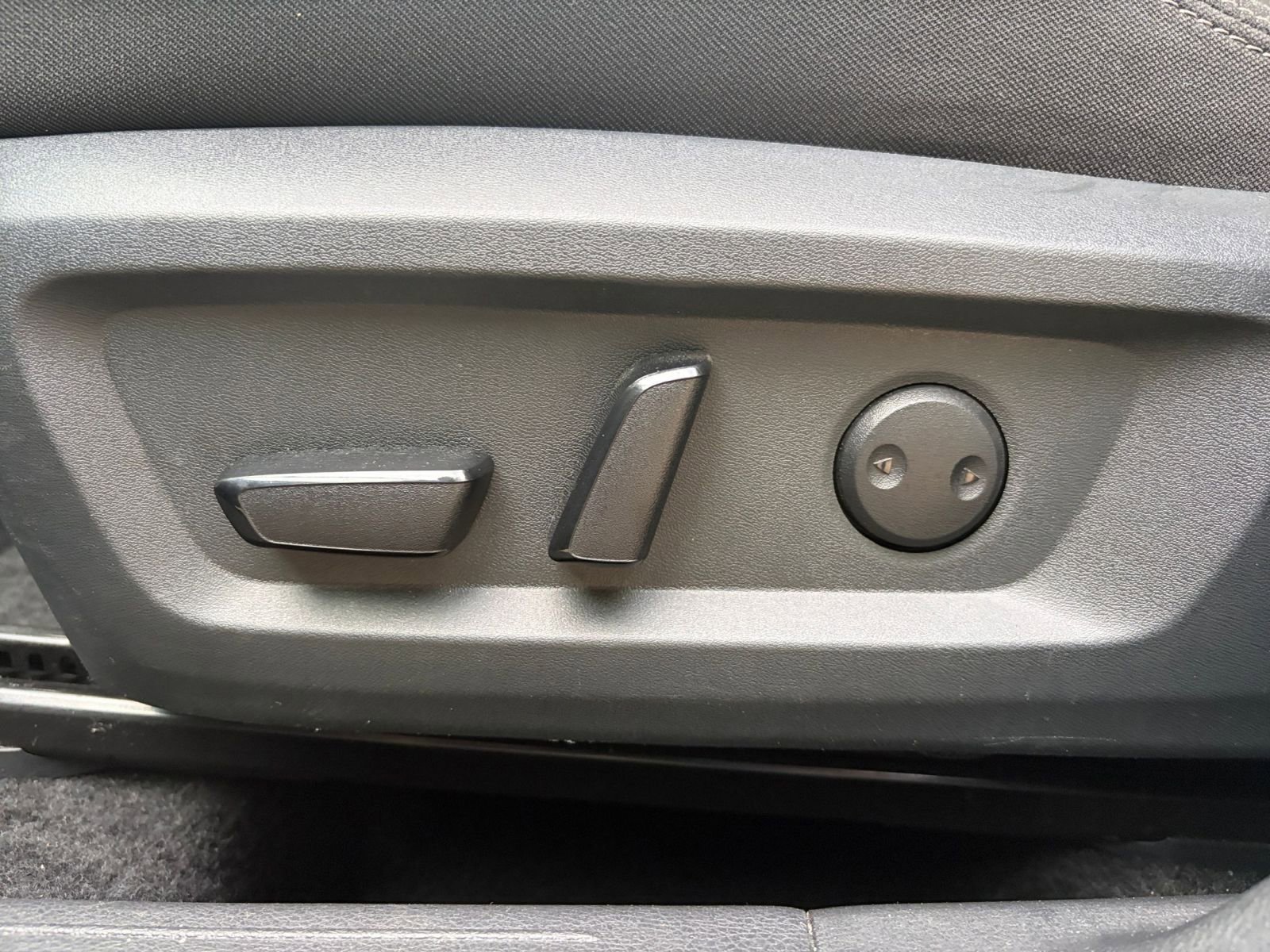 Used 2025 Nissan Rogue SV AWD/4WD image 22