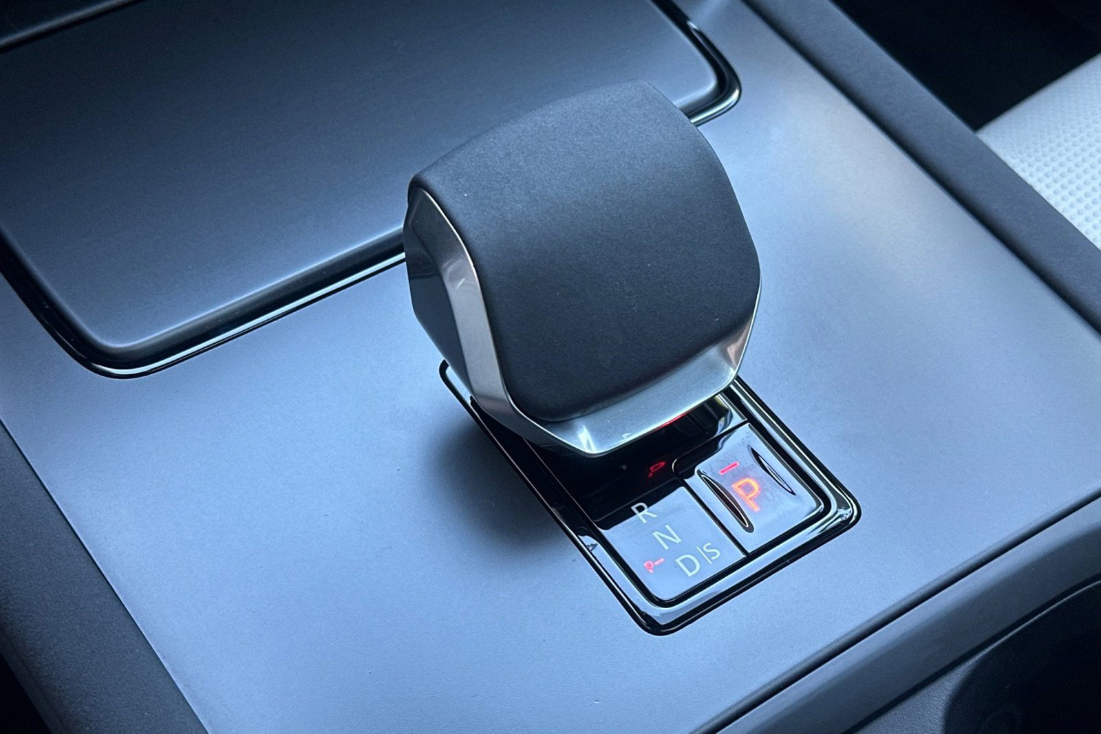 Certified 2025 Land Rover Discovery Sport Dynamic SE image 24