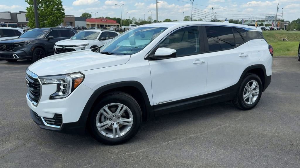 Used 2024 GMC Terrain SLE FWD image 3