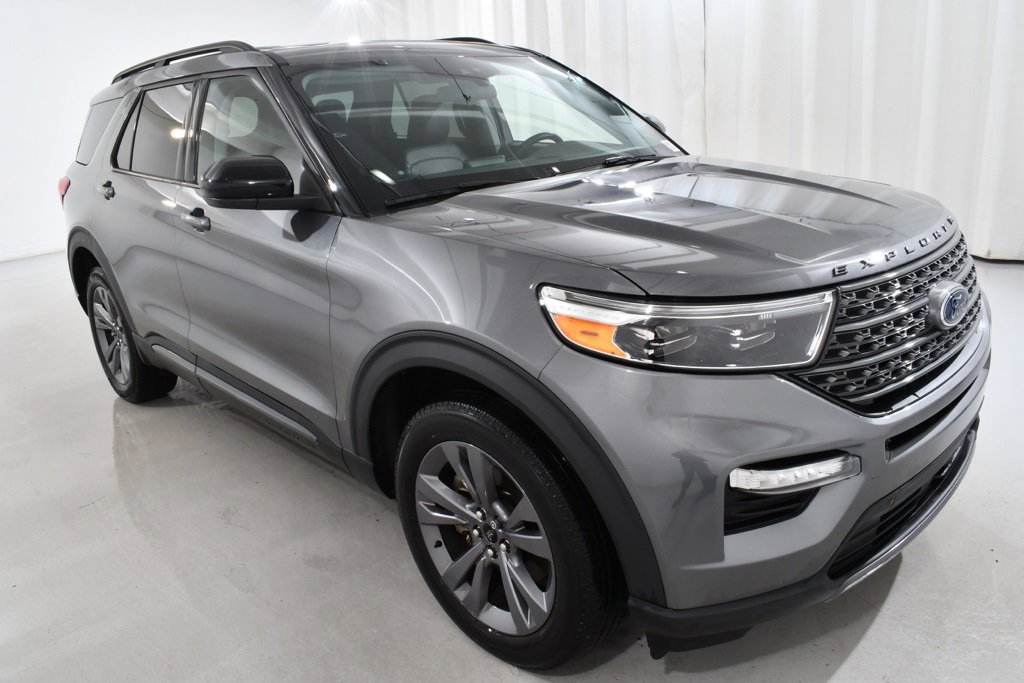 Used 2022 Ford Explorer XLT w/ Equipment Group 202A image 5