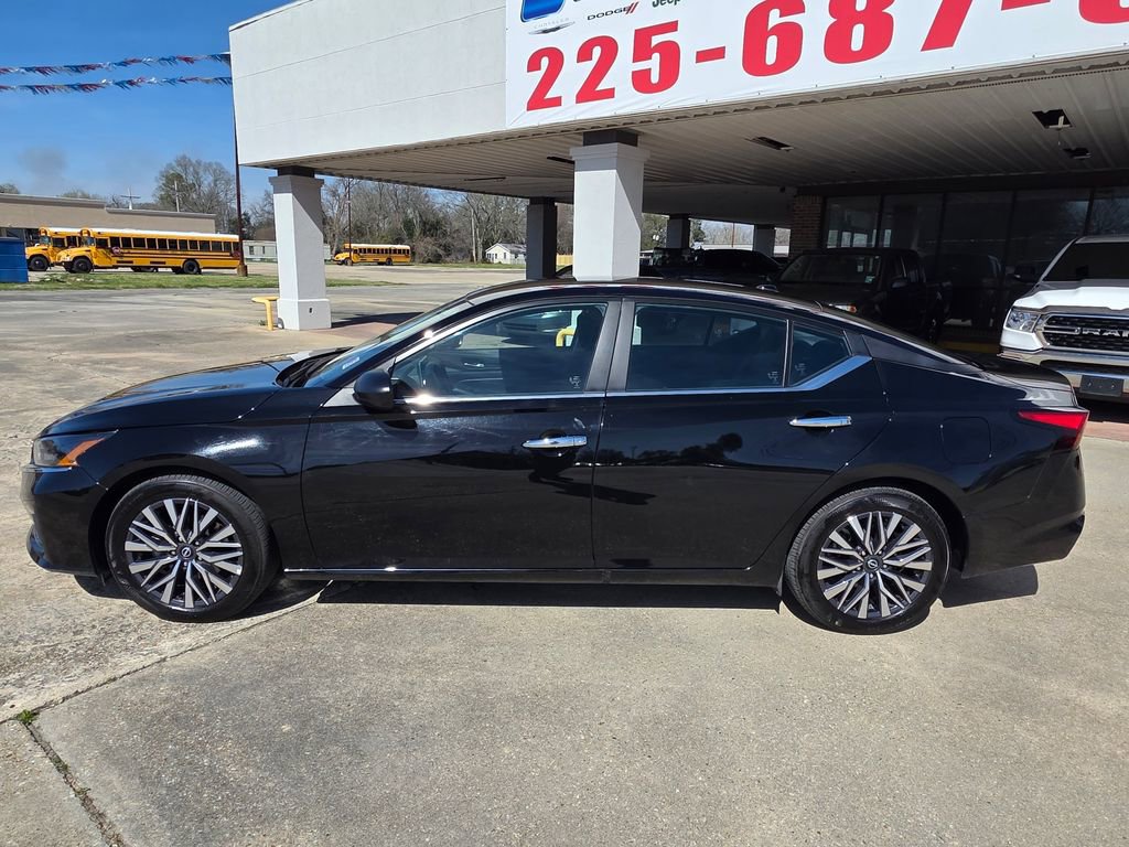 Used 2025 Nissan Altima 2.5 SV image 2