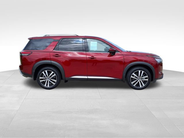 Used 2024 Nissan Pathfinder Platinum w/ Cargo Package FWD image 9