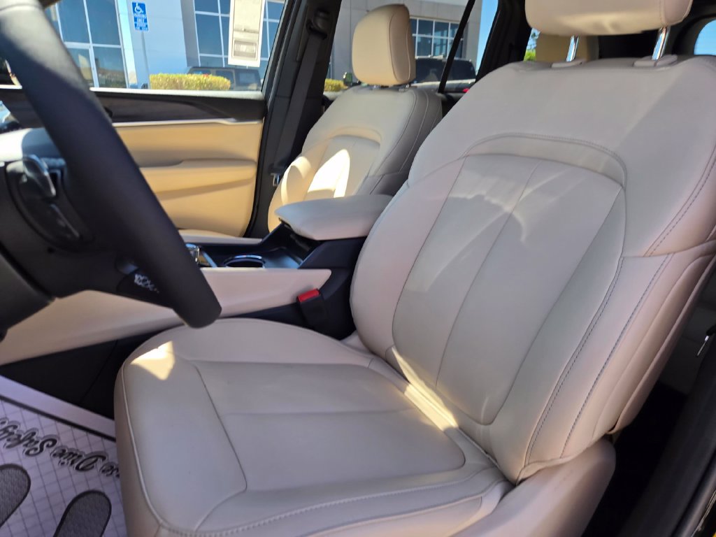 New 2026 Jeep Grand Cherokee Limited w/ Limited Altitude Package AWD/4WD image 6