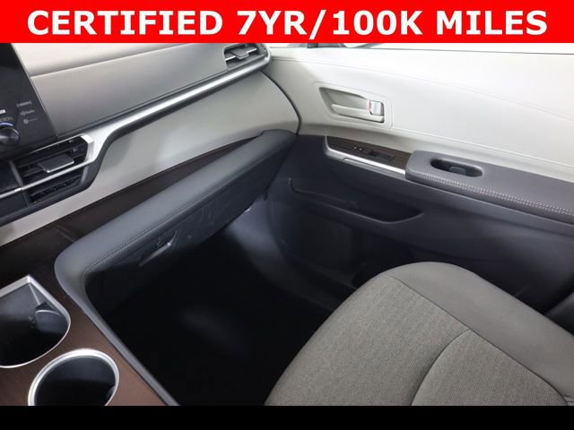 Used 2024 Toyota Sienna LE image 16