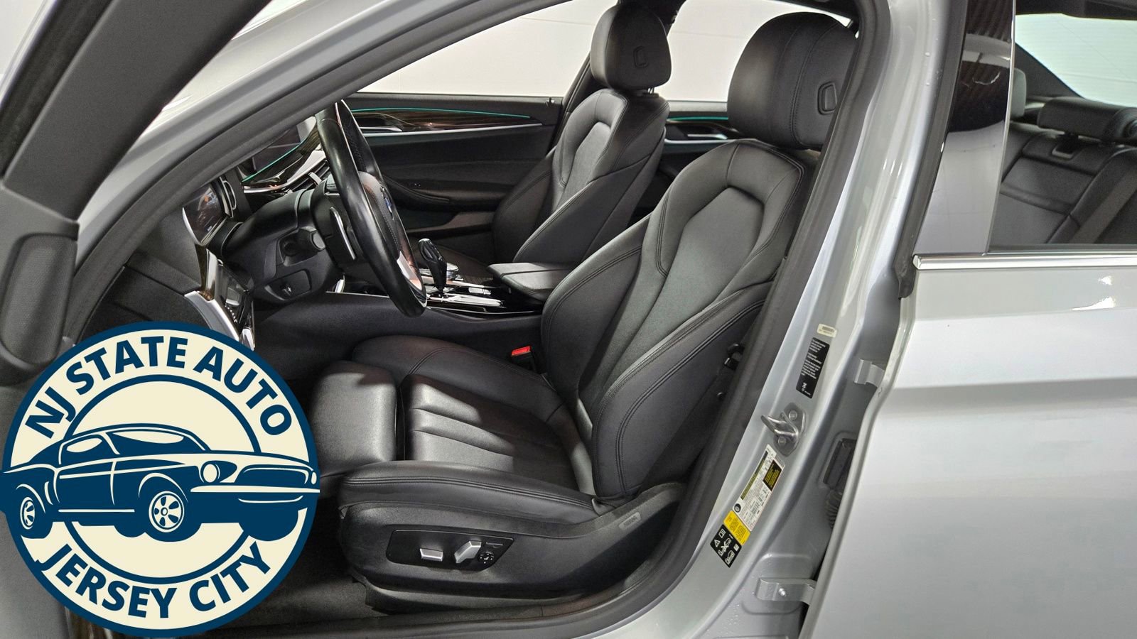 Used 2018 BMW 530i xDrive w/ Premium Package image 24