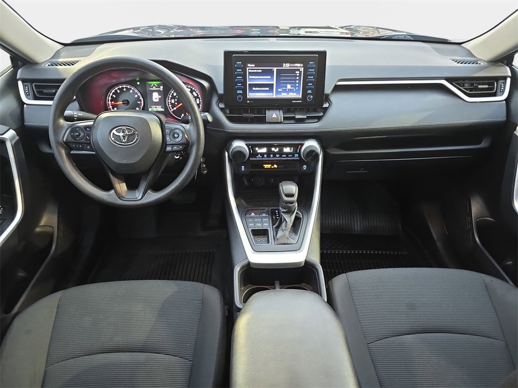 Used 2022 Toyota RAV4 LE image 10