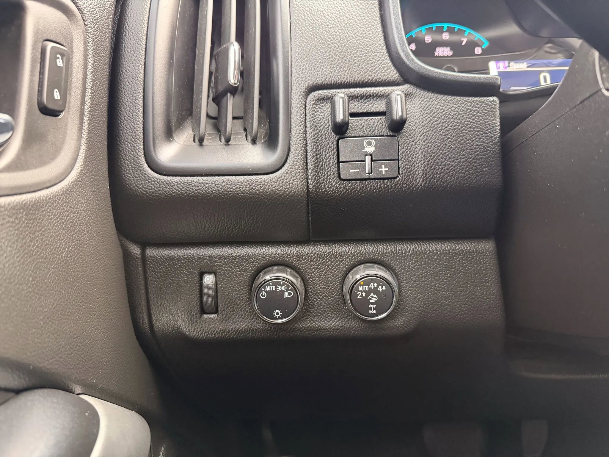 Used 2018 Chevrolet Colorado ZR2 image 16