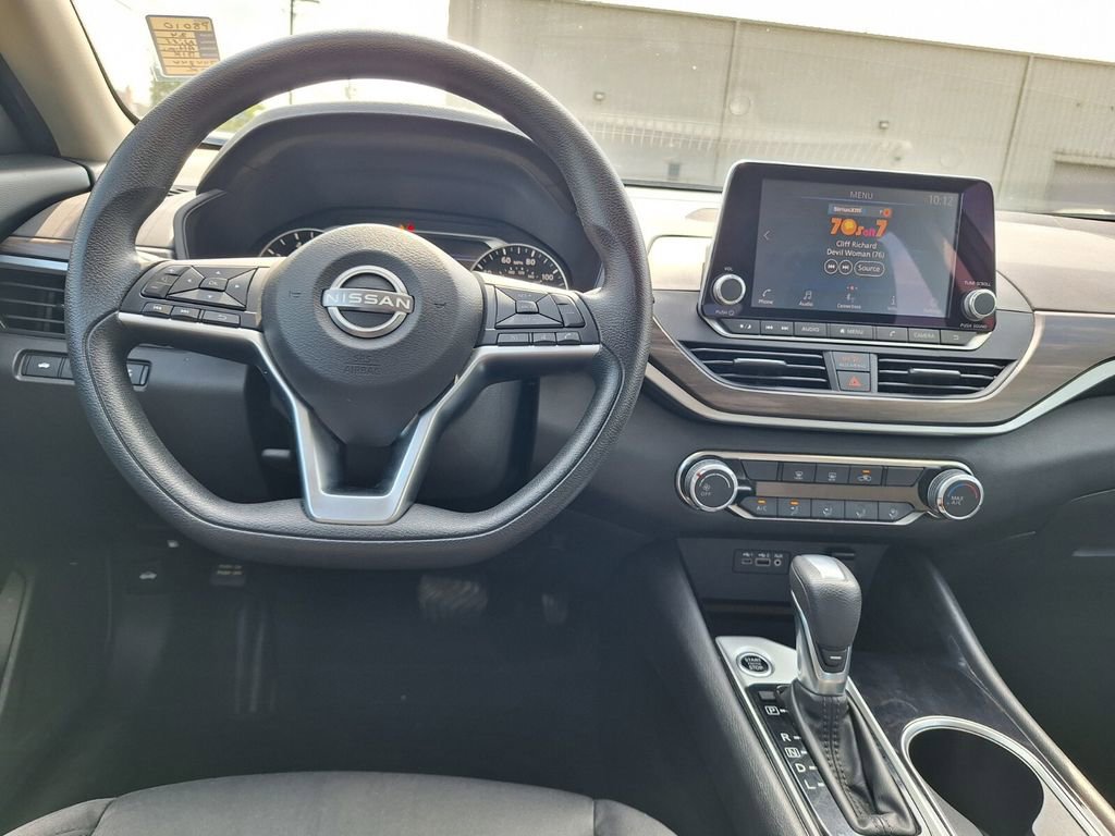Used 2024 Nissan Altima 2.5 SV FWD image 9