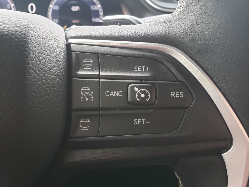 Used 2023 Jeep Grand Cherokee Altitude AWD/4WD image 19