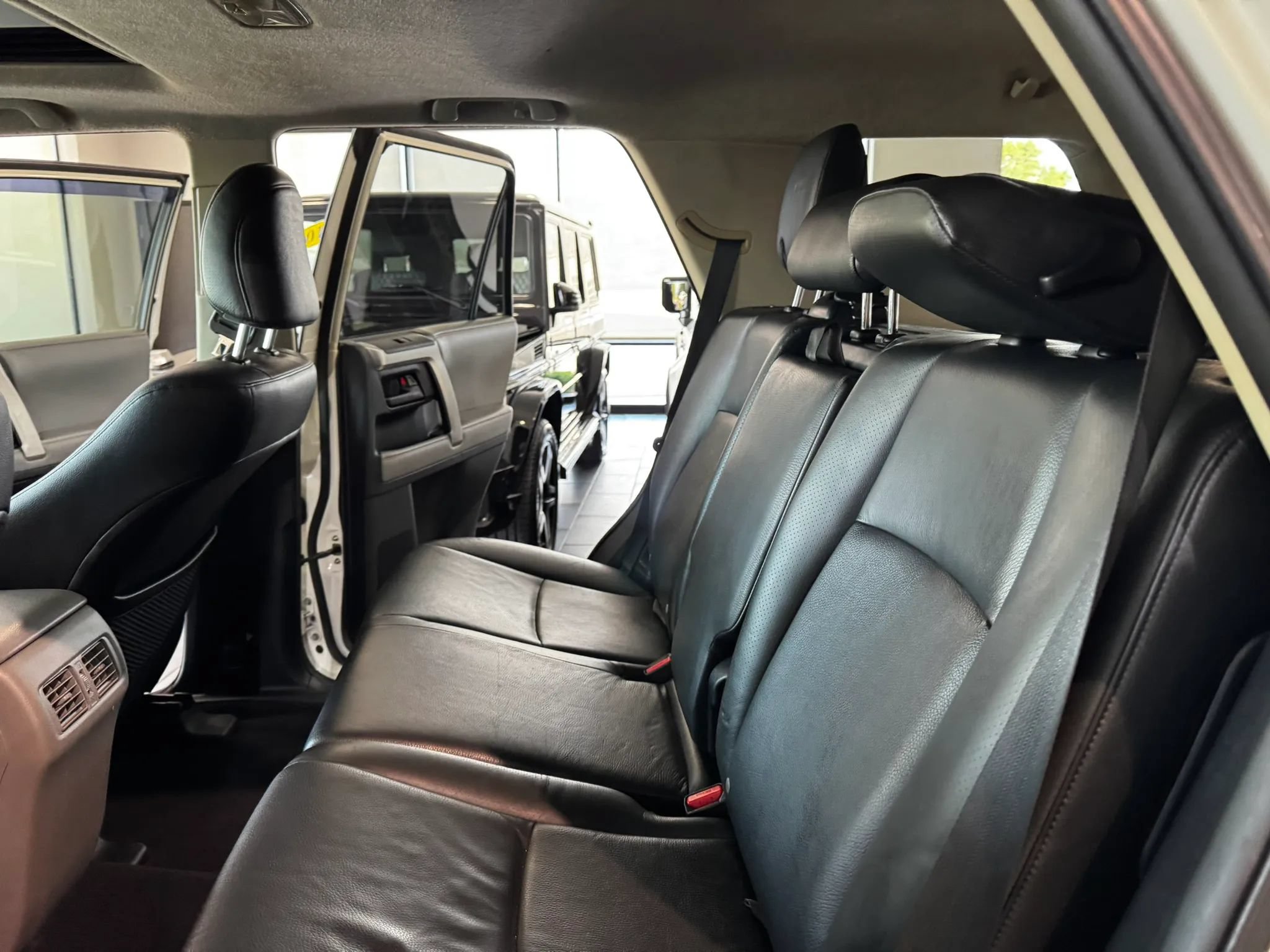 Used 2011 Toyota 4Runner SR5 w/ Premium Pkg w/Leather AWD/4WD image 18