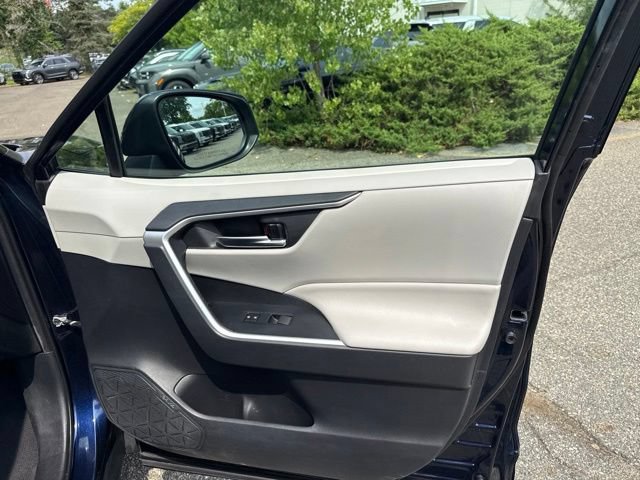 Used 2019 Toyota RAV4 XLE w/ Carpet Mat Package AWD/4WD image 35