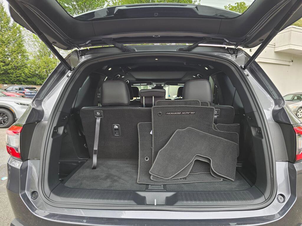 Used 2025 Honda Pilot Black Edition image 15