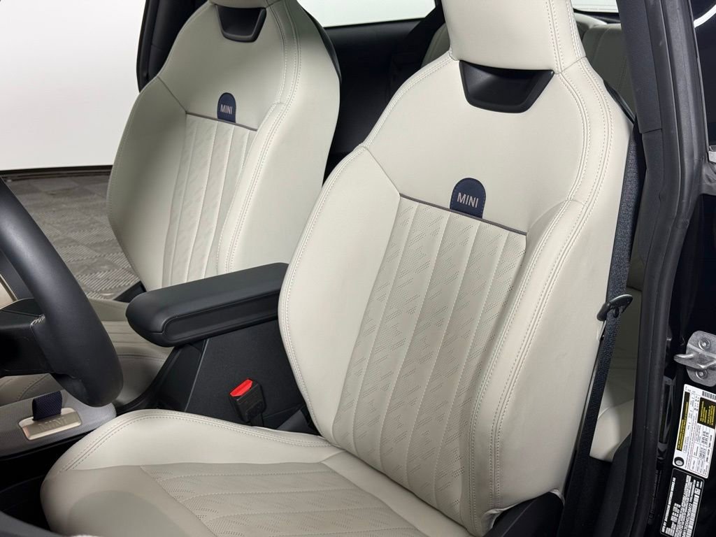 Used 2025 MINI Cooper 2-Door Hardtop FWD image 21