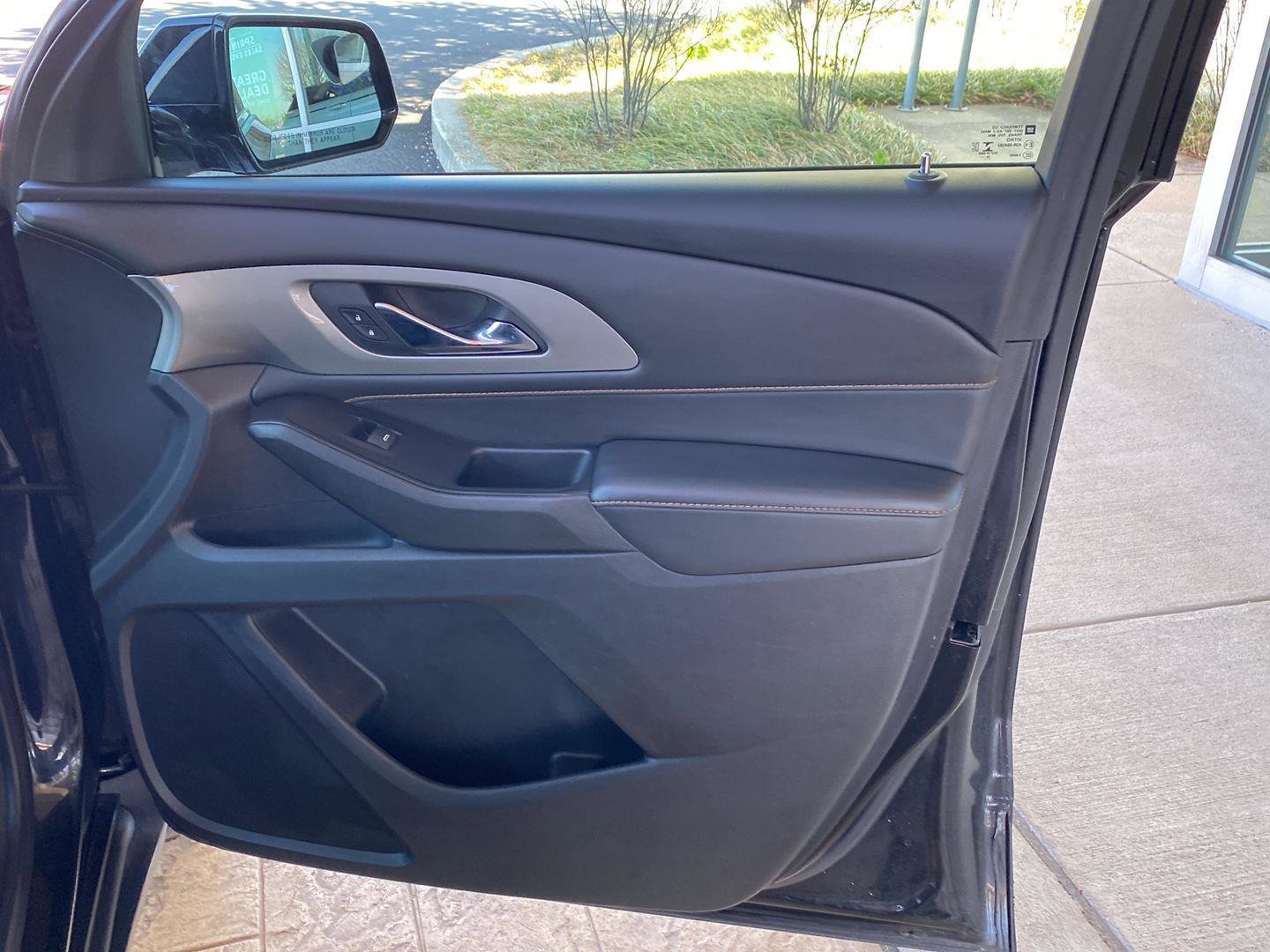 Used 2020 Chevrolet Traverse LS image 18