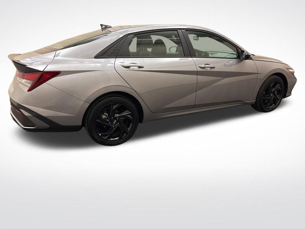 Certified 2026 Hyundai Elantra Sport FWD image 4