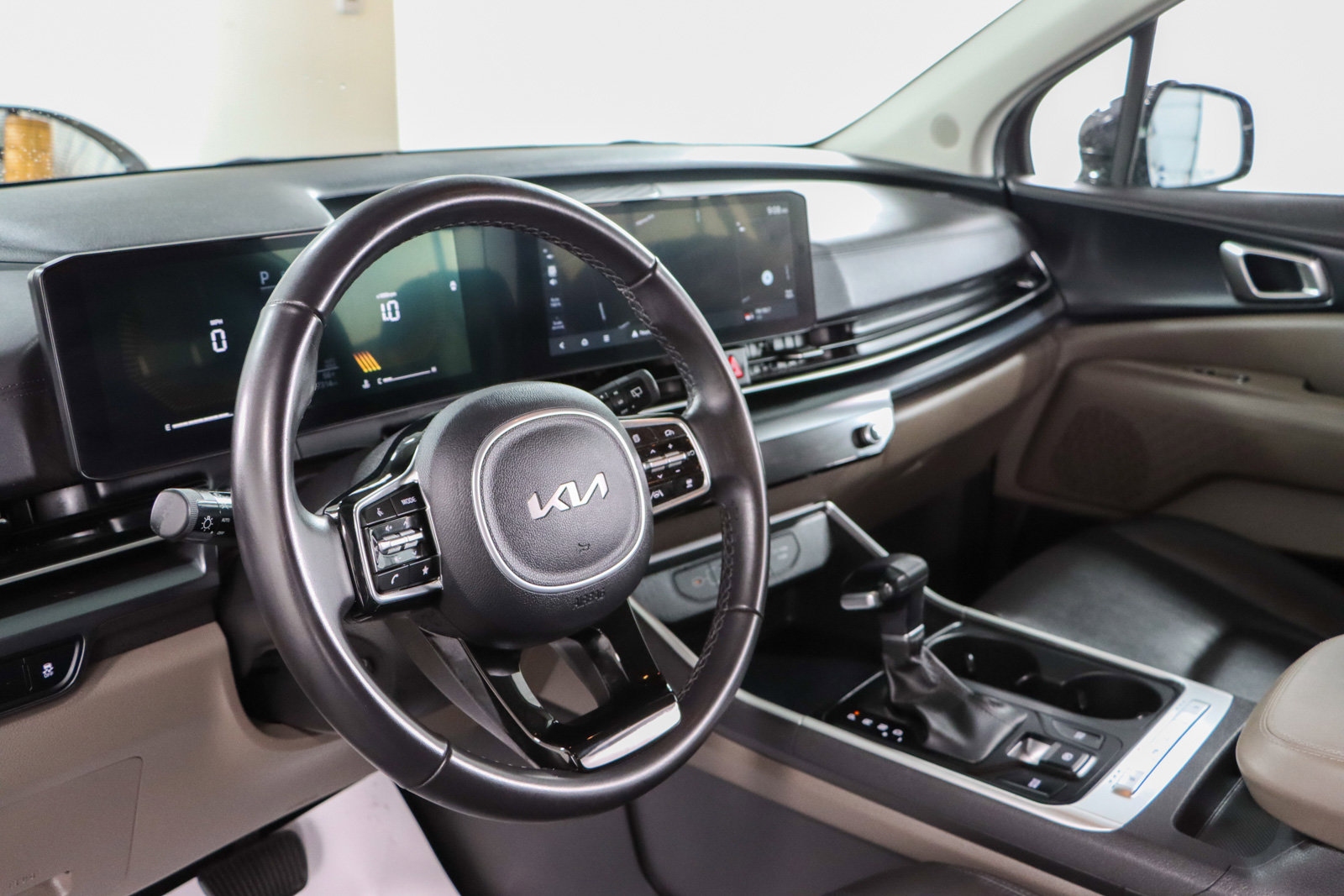 Used 2025 Kia Carnival image 22