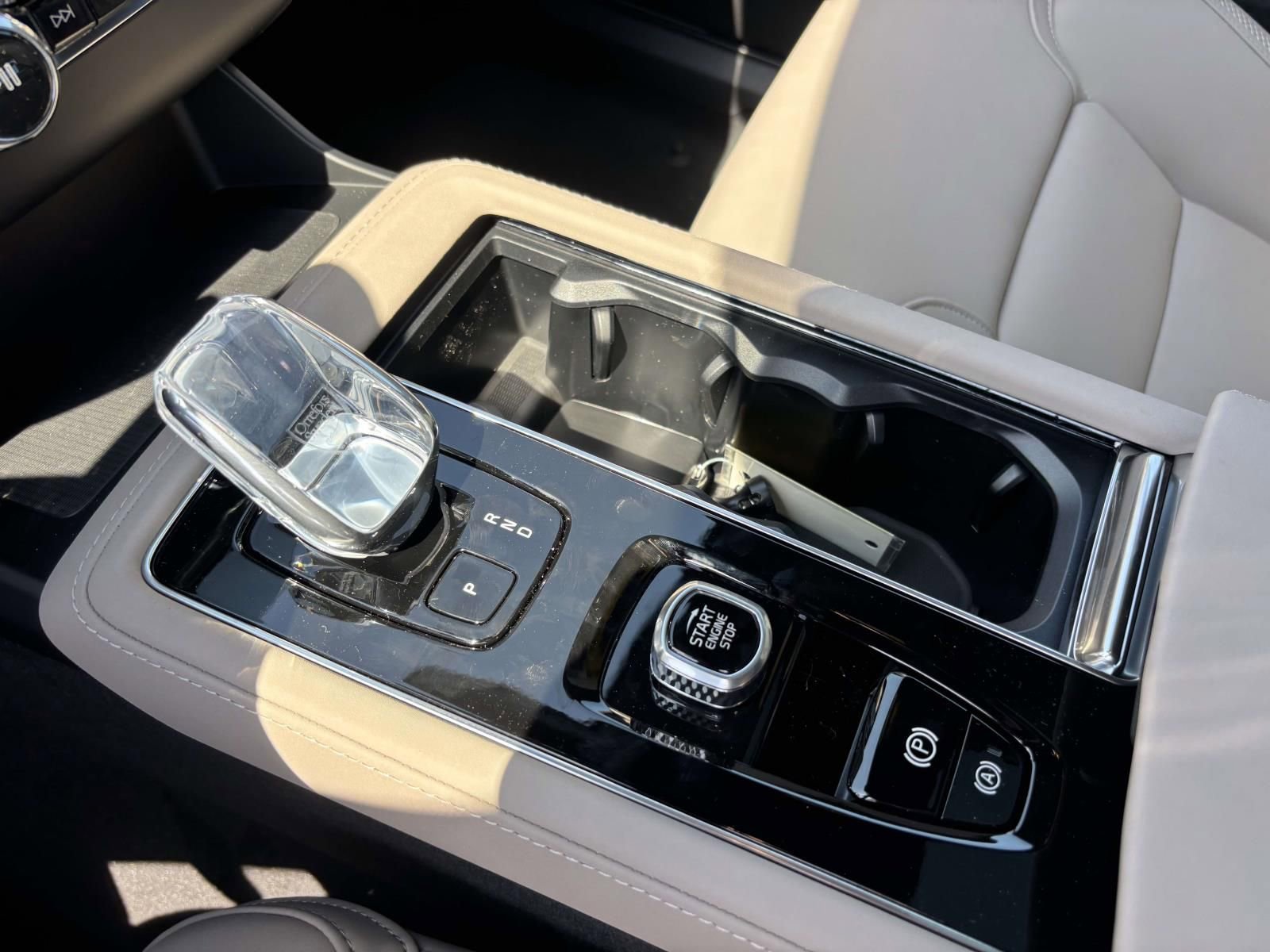 New 2026 Volvo XC90 T8 Plus w/ Protection Package Premier AWD/4WD image 22