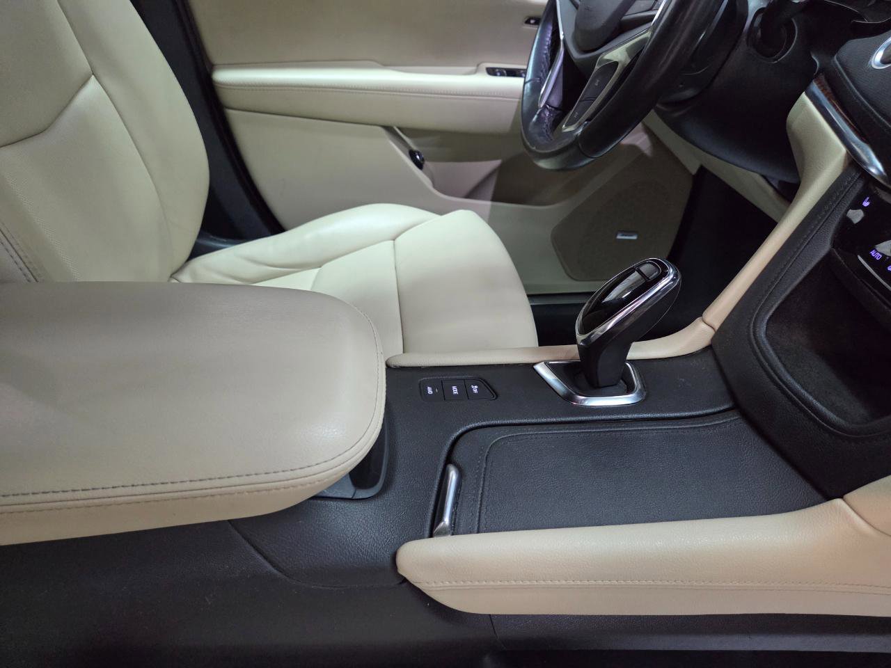 Used 2018 Cadillac XT5 Luxury w/ Driver Awareness Package AWD/4WD image 24