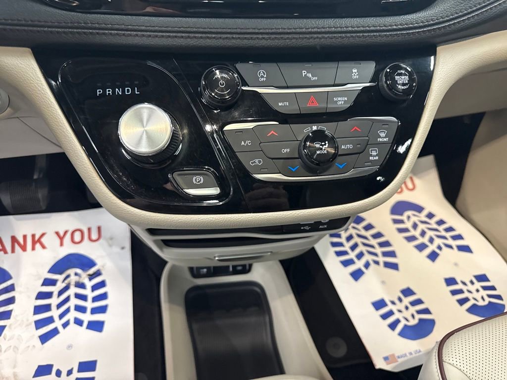 Used 2019 Chrysler Pacifica Limited image 32