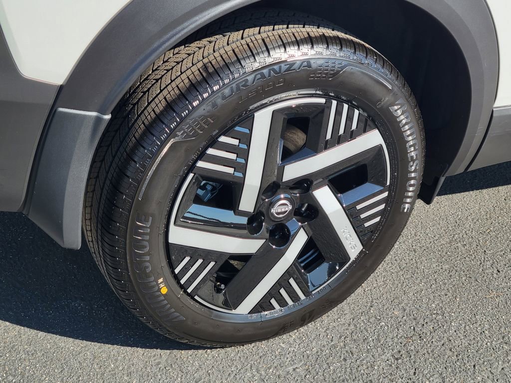 New 2026 Nissan Kicks SV w/ Illumination Package image 3