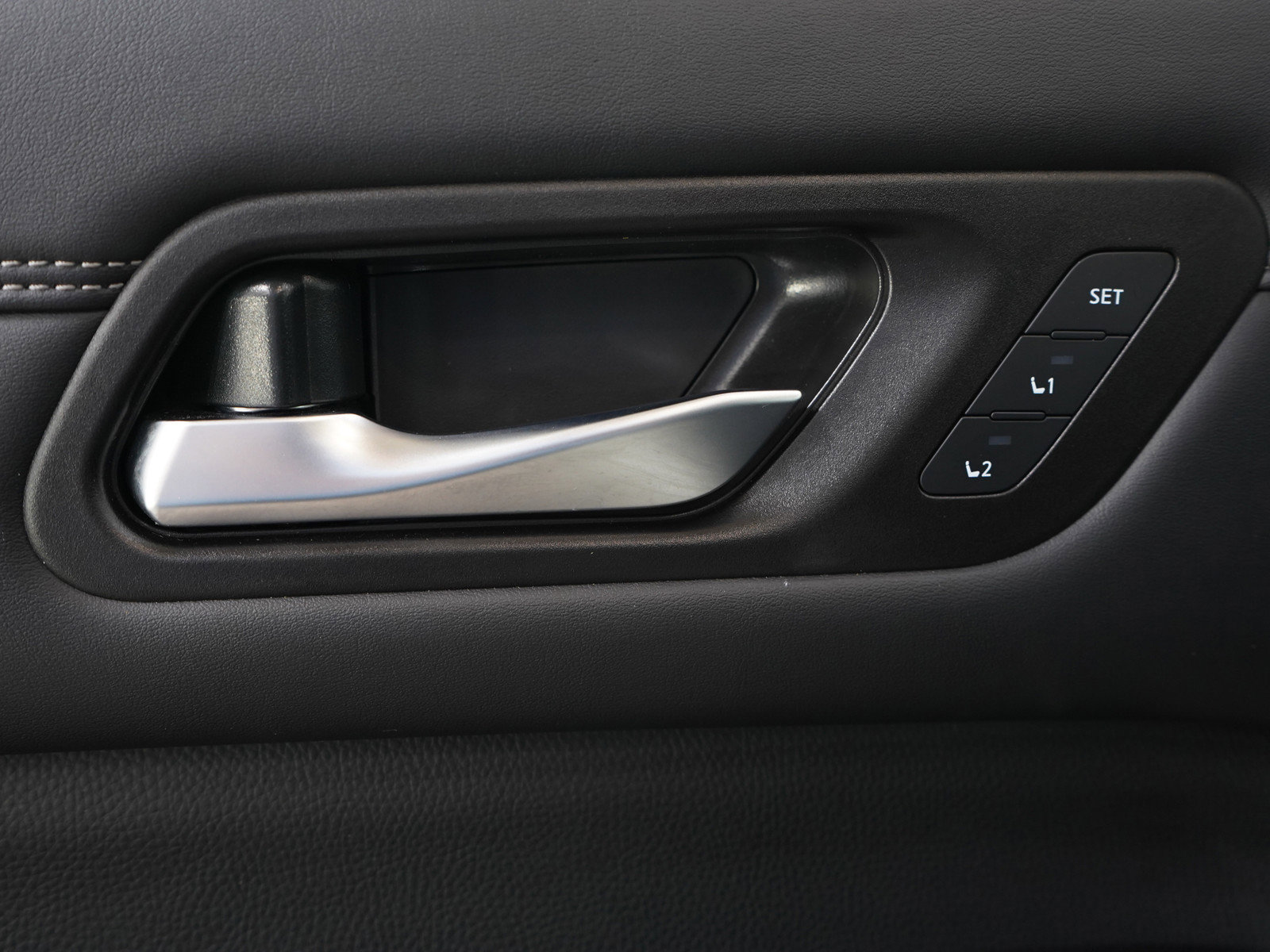 Used 2023 Nissan Pathfinder Platinum image 24