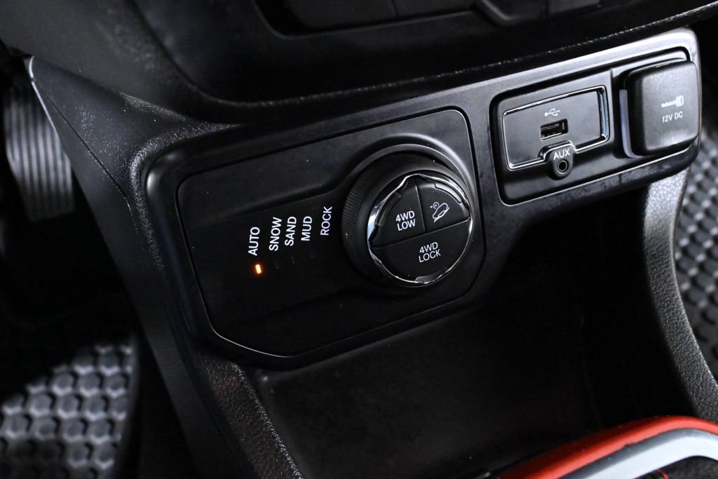 Used 2019 Jeep Renegade Trailhawk AWD/4WD image 18