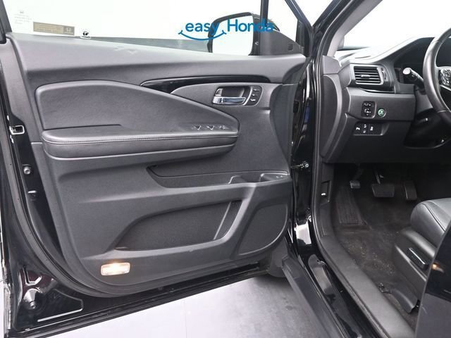 Used 2019 Honda Pilot Touring image 17
