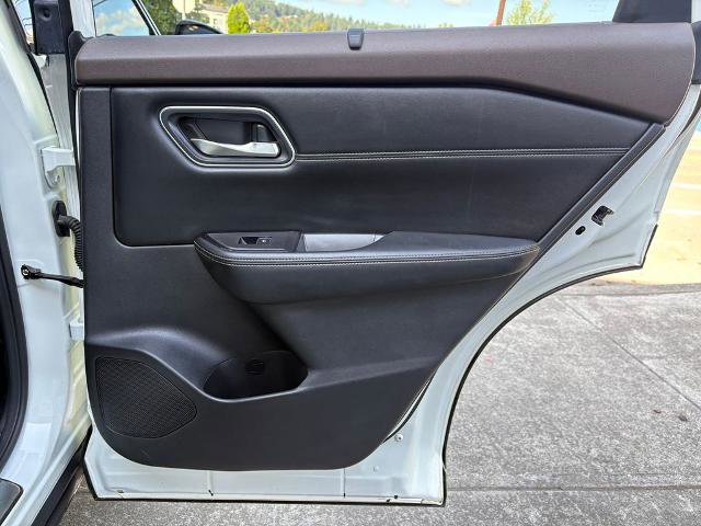 Certified 2022 Nissan Rogue Platinum w/ Head-Up Display Package image 29