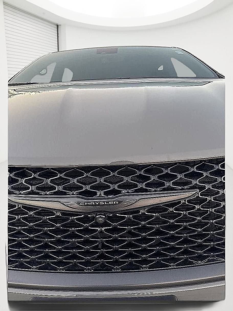 Used 2023 Chrysler Pacifica Limited w/ S Appearance Package image 15