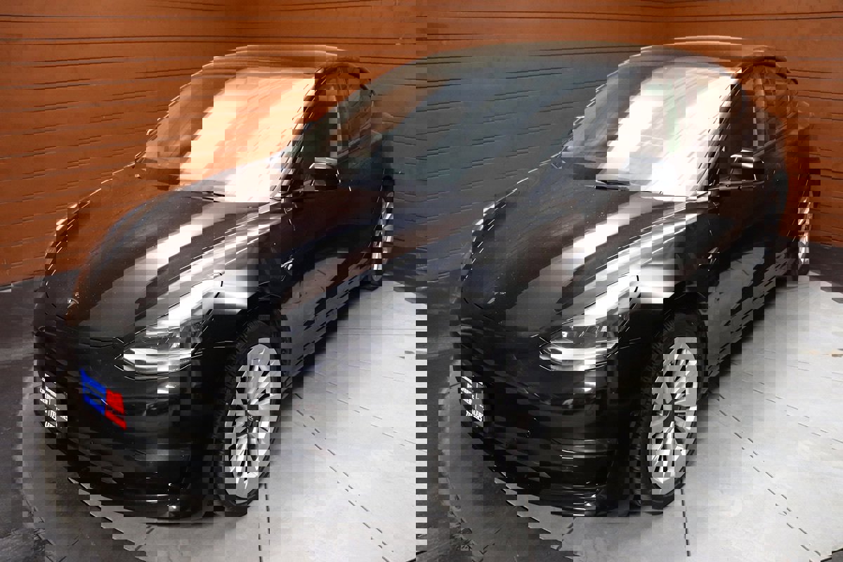 Used 2023 Tesla Model 3 Standard Range image 7