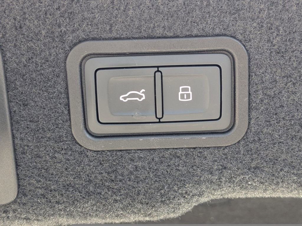 Used 2019 Audi A8 L 3.0T w/ Luxury Package image 14