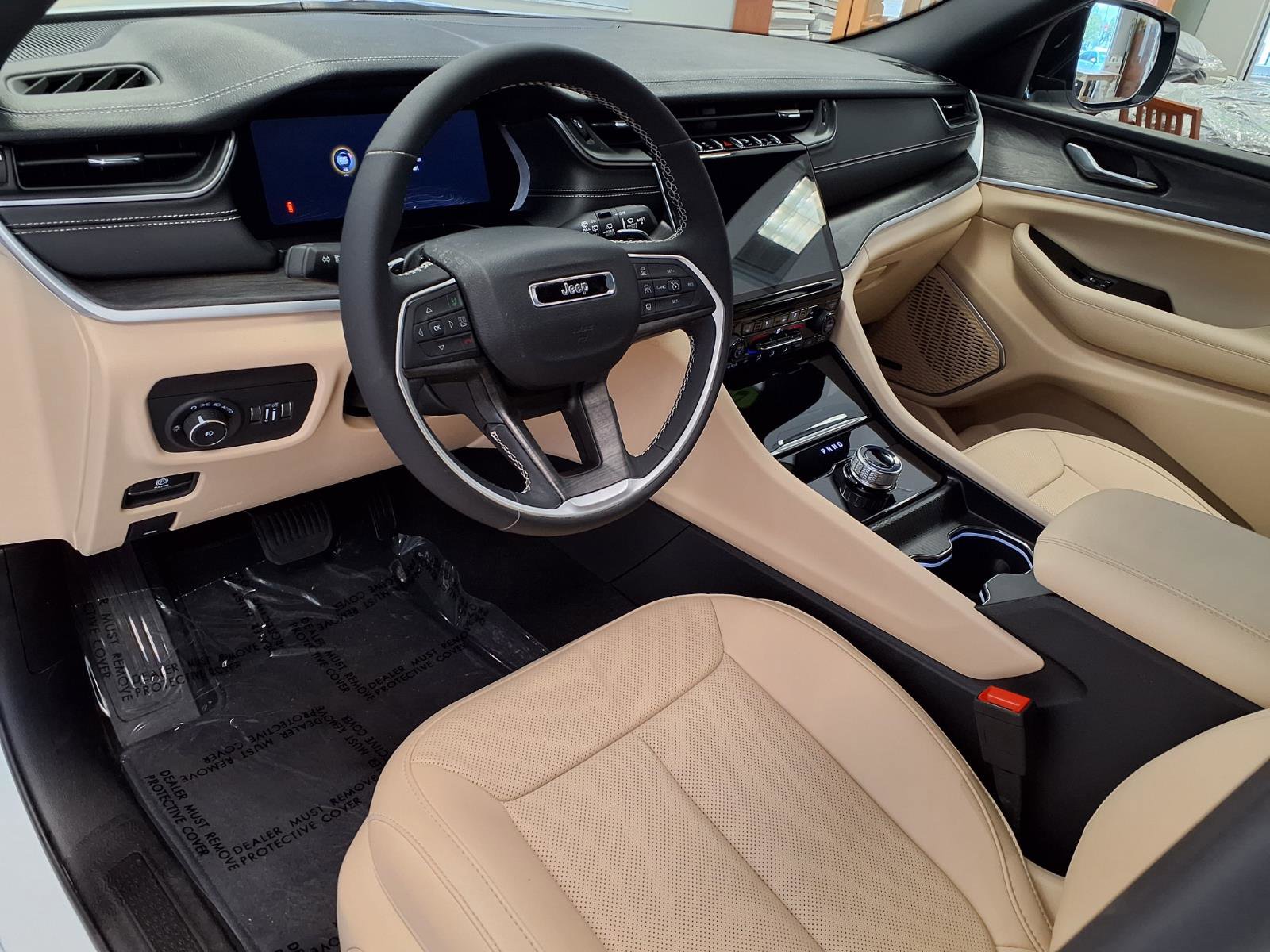 Used 2025 Jeep Grand Cherokee L Limited w/ Luxury Tech Group II RWD image 20