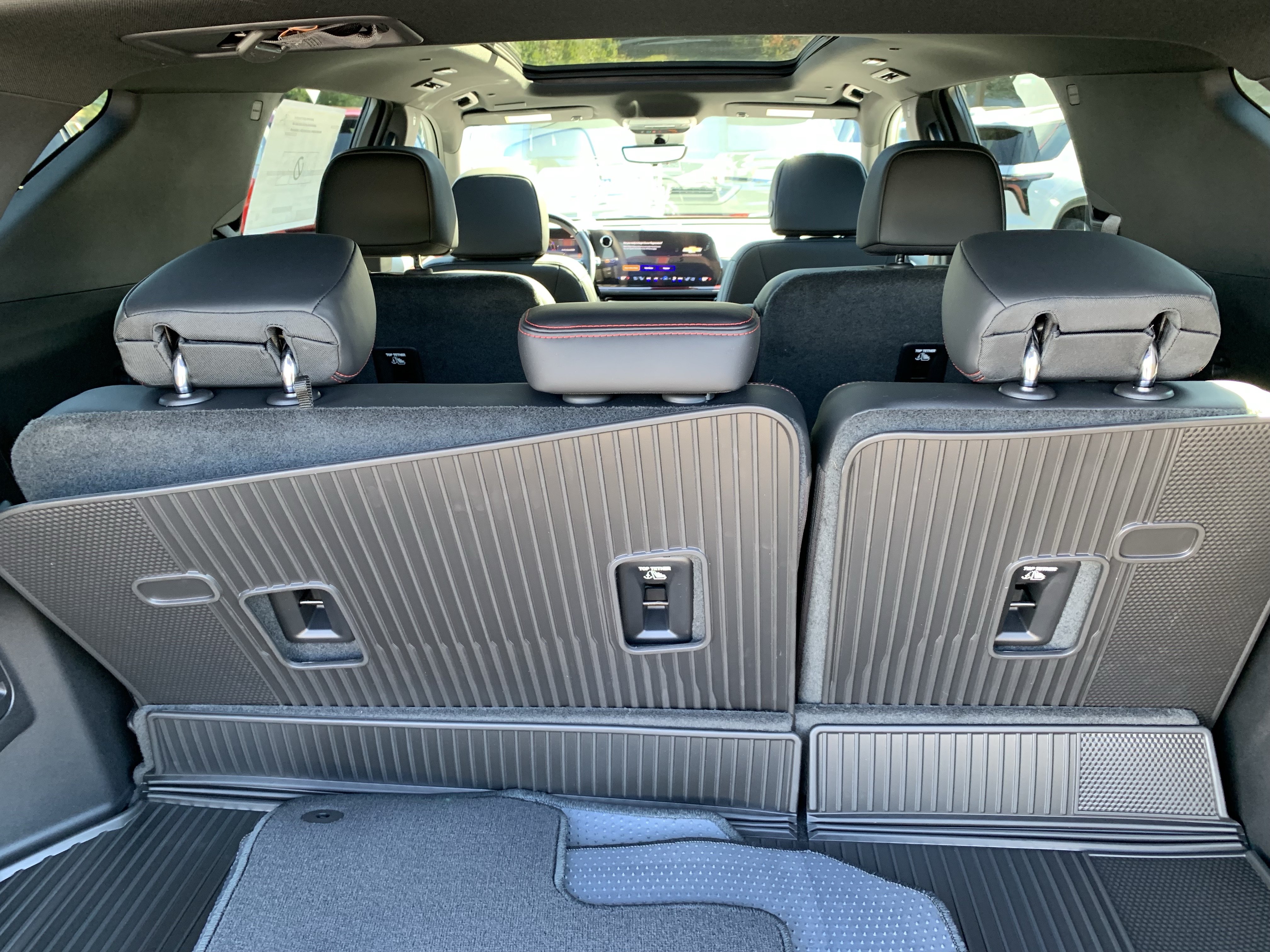New 2027 Chevrolet Traverse RS w/ LPO, Floor Liner Package AWD/4WD image 24