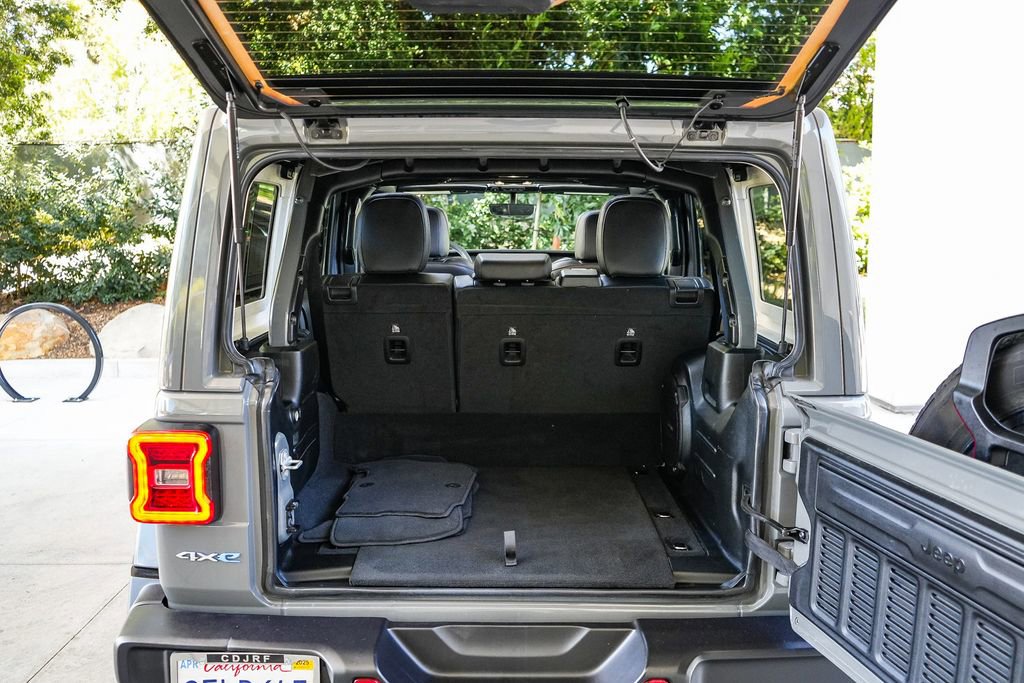 Used 2023 Jeep Wrangler Unlimited Sahara AWD/4WD image 25