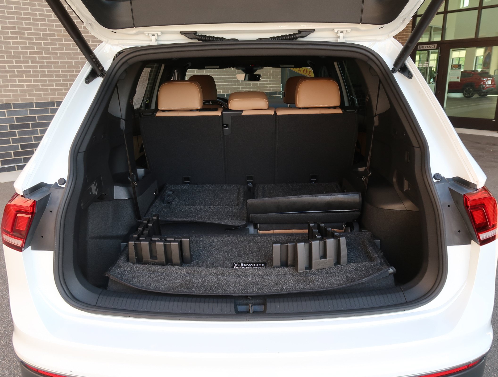 Used 2024 Volkswagen Tiguan SE FWD image 36