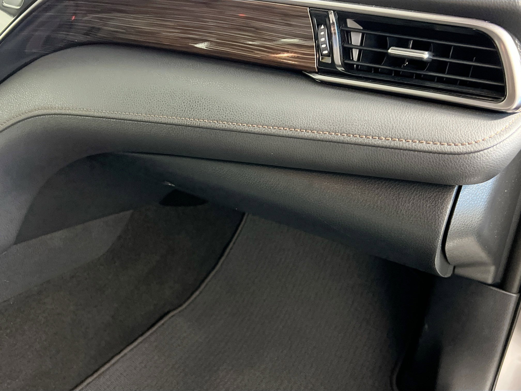 Used 2020 Toyota Camry LE image 34