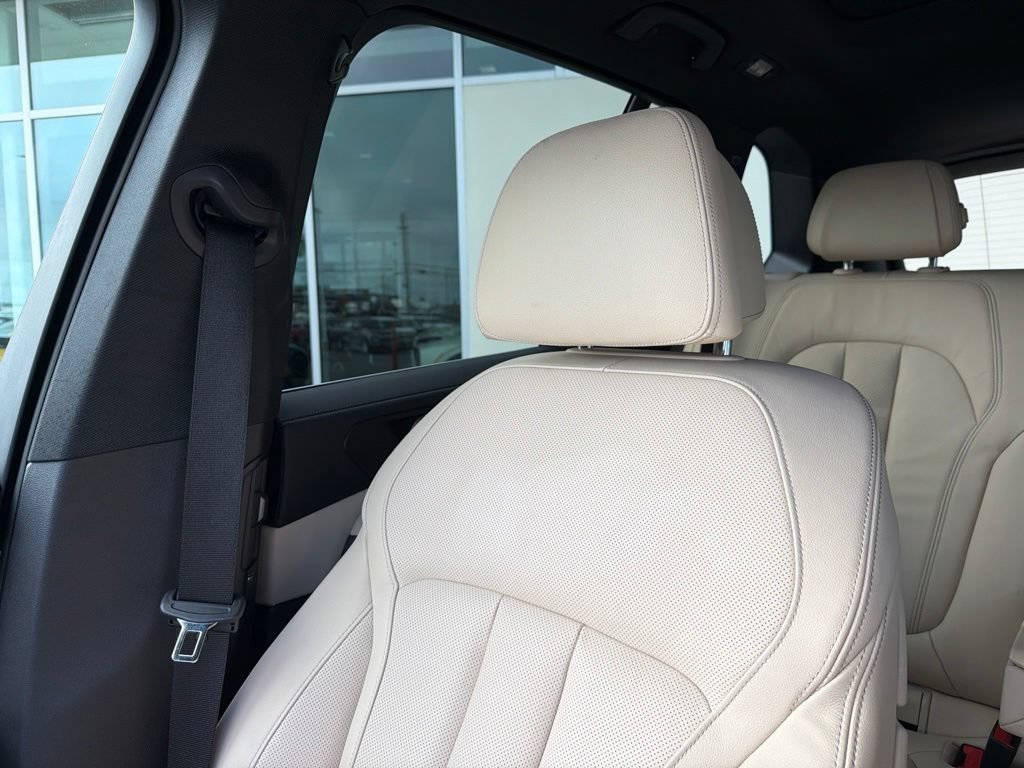 Used 2022 BMW X5 sDrive40i w/ Luxury Seating Package RWD image 24