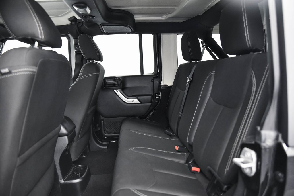 Used 2018 Jeep Wrangler Unlimited Sahara image 11