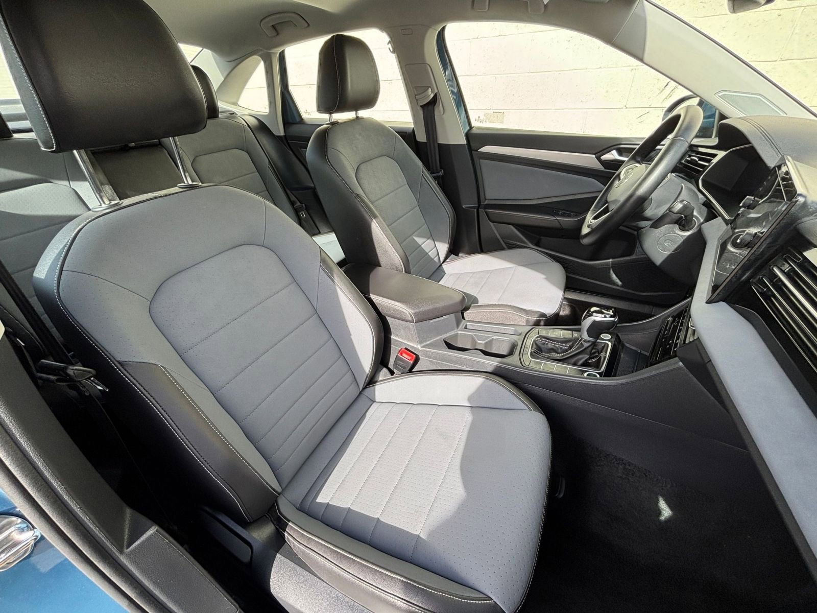 Used 2025 Volkswagen Jetta SE image 36