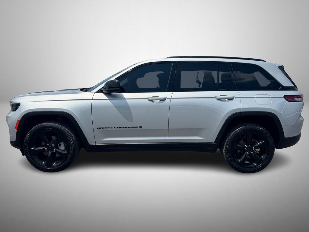 Used 2024 Jeep Grand Cherokee Limited w/ Black Appearance Package image 6
