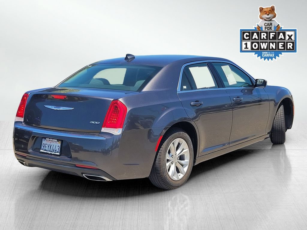Used 2023 Chrysler 300 Touring RWD image 4