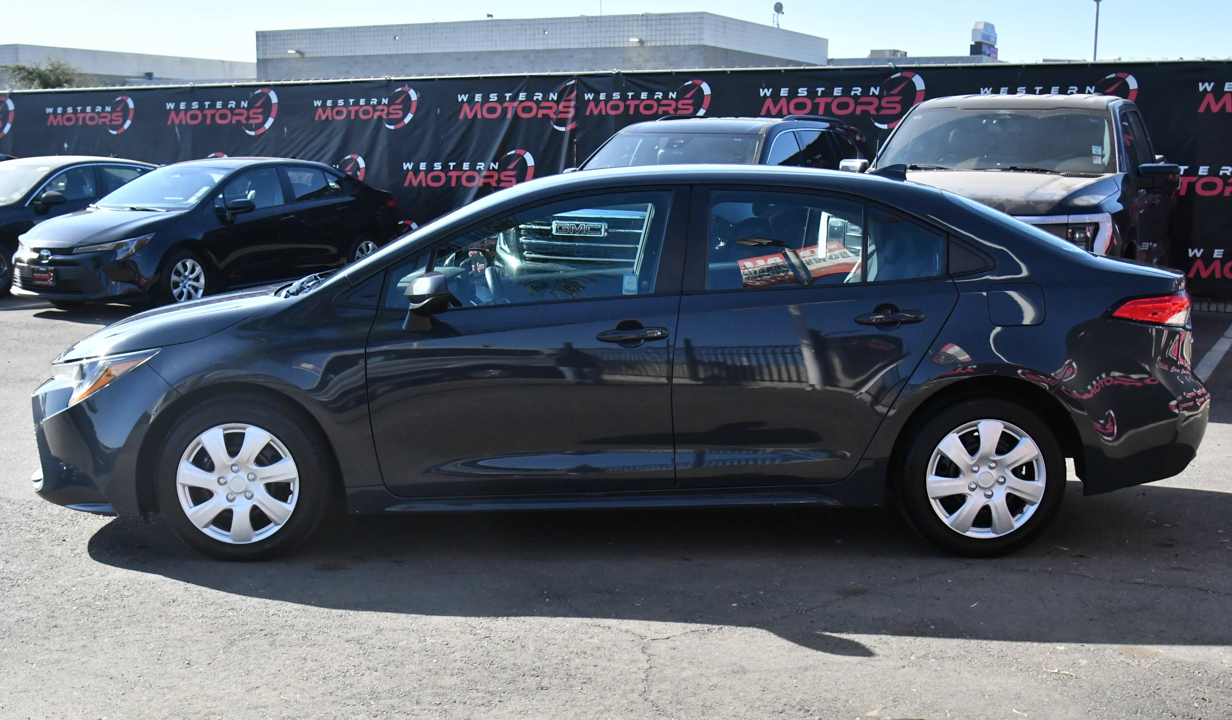 Used 2025 Toyota Corolla LE FWD image 4
