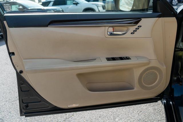 Used 2014 Lexus ES 350 w/ Luxury Package FWD image 18