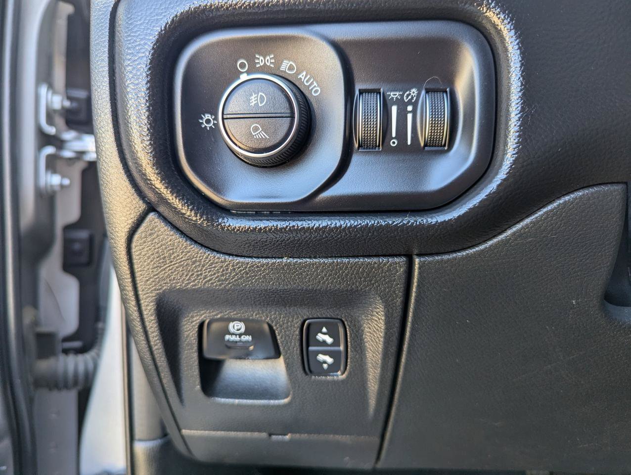 Used 2022 RAM 1500 Laramie w/ Sport Appearance Package AWD/4WD image 18