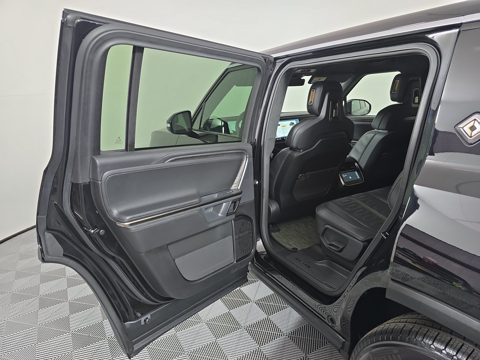 Used 2023 Rivian R1S Adventure Quad AWD/4WD image 17