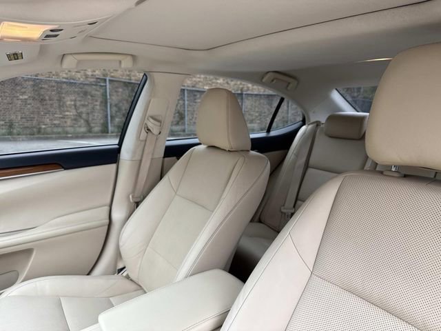 Used 2015 Lexus ES 300h w/ Navigation System Package FWD image 32