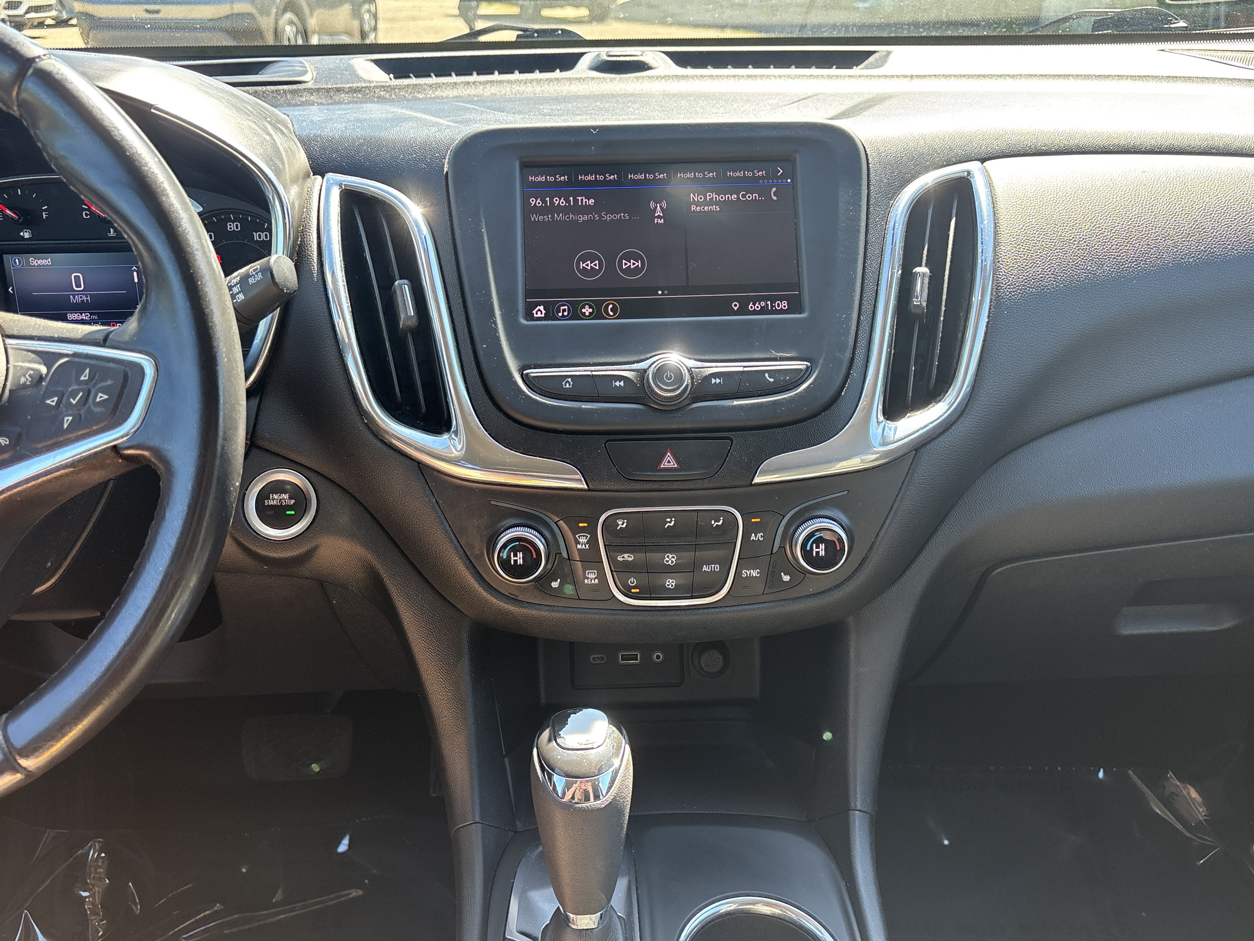 Used 2020 Chevrolet Equinox LT FWD image 16