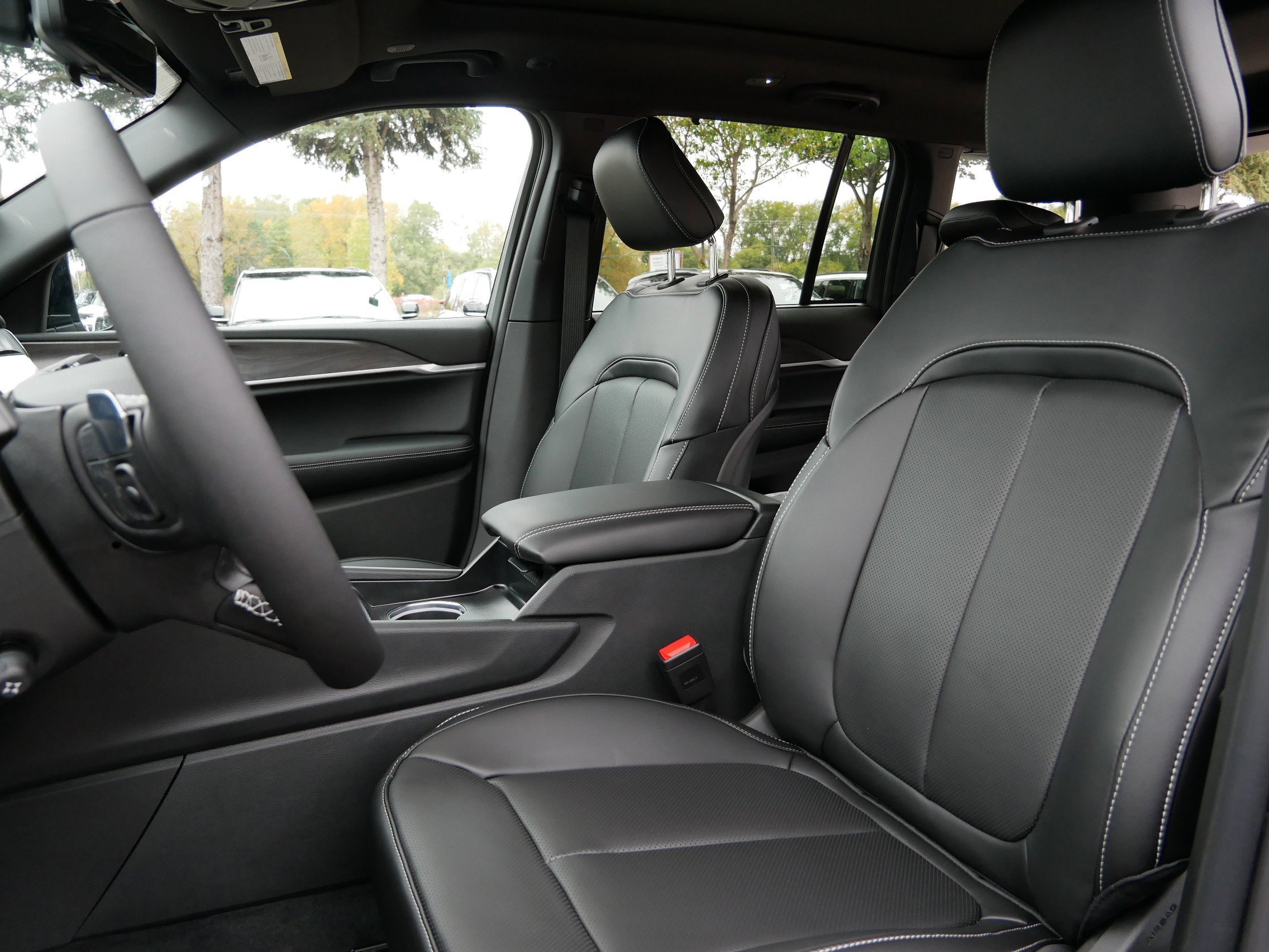 New 2025 Jeep Grand Cherokee Limited w/ Luxury Tech Group II image 9